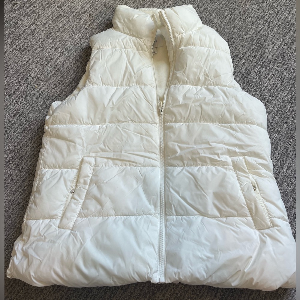 Super cute white fleece lined invest Old Navy